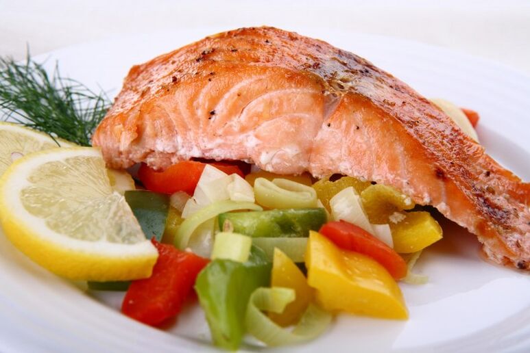 ikan dengan sayur-sayuran untuk penurunan berat badan